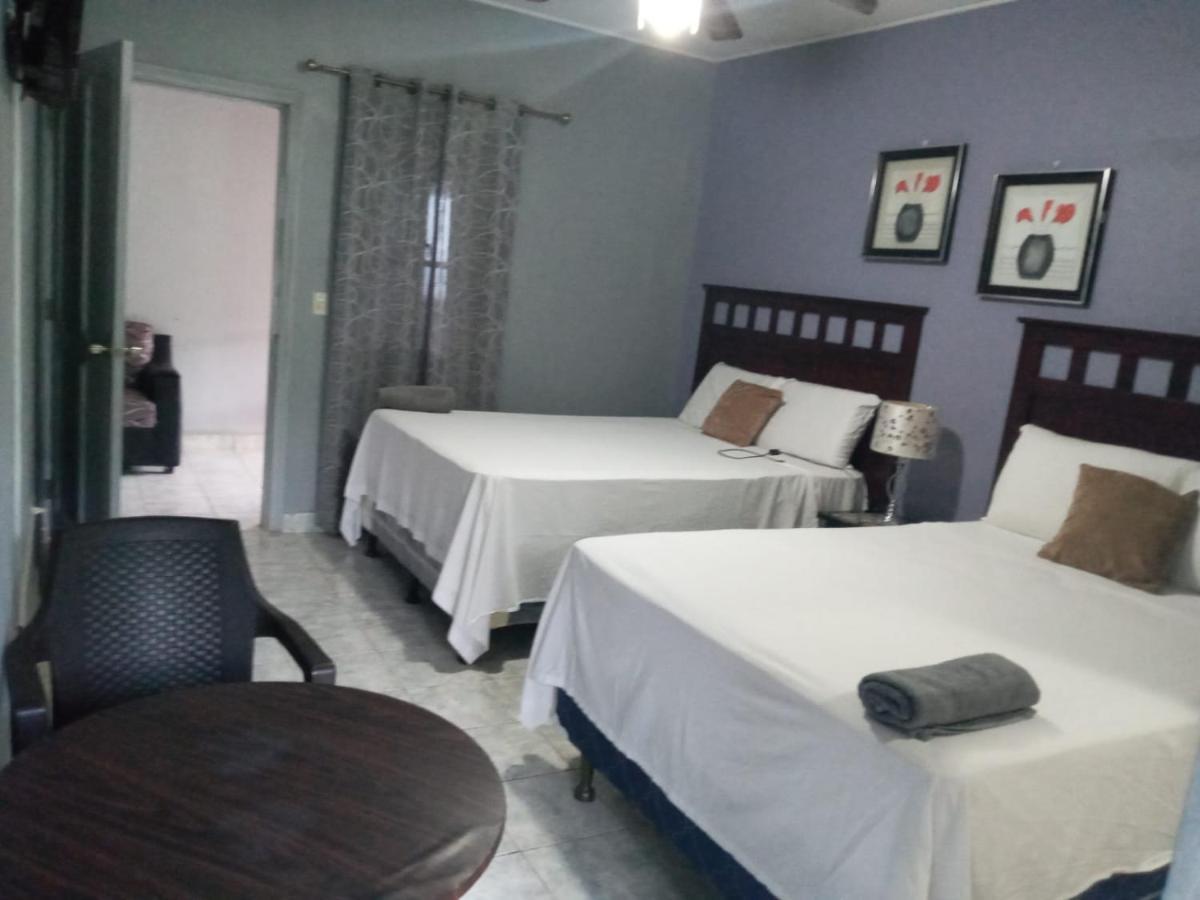 Hostal Vista Del Mar Trujillo Exterior photo