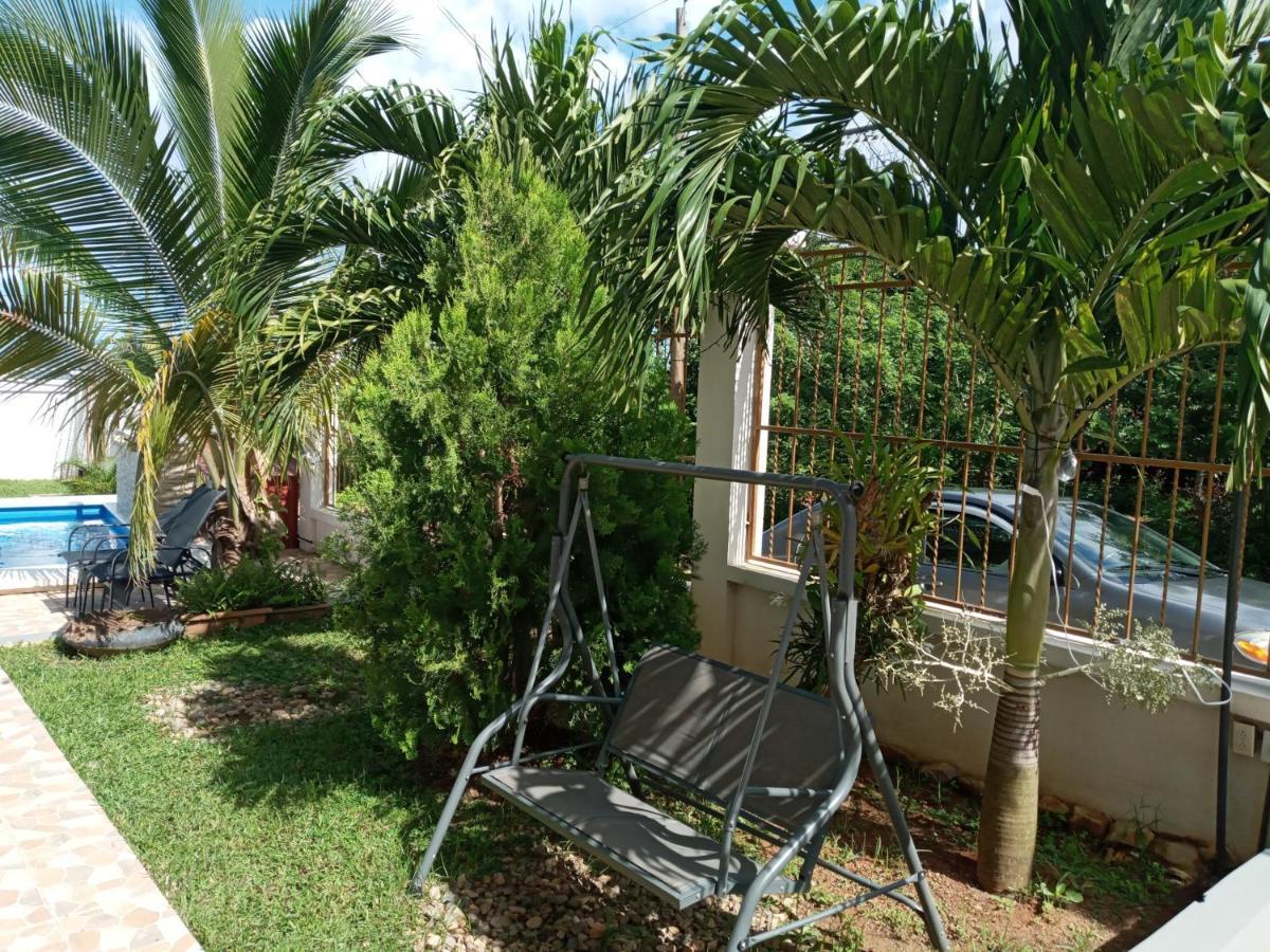 Hostal Vista Del Mar Trujillo Exterior photo