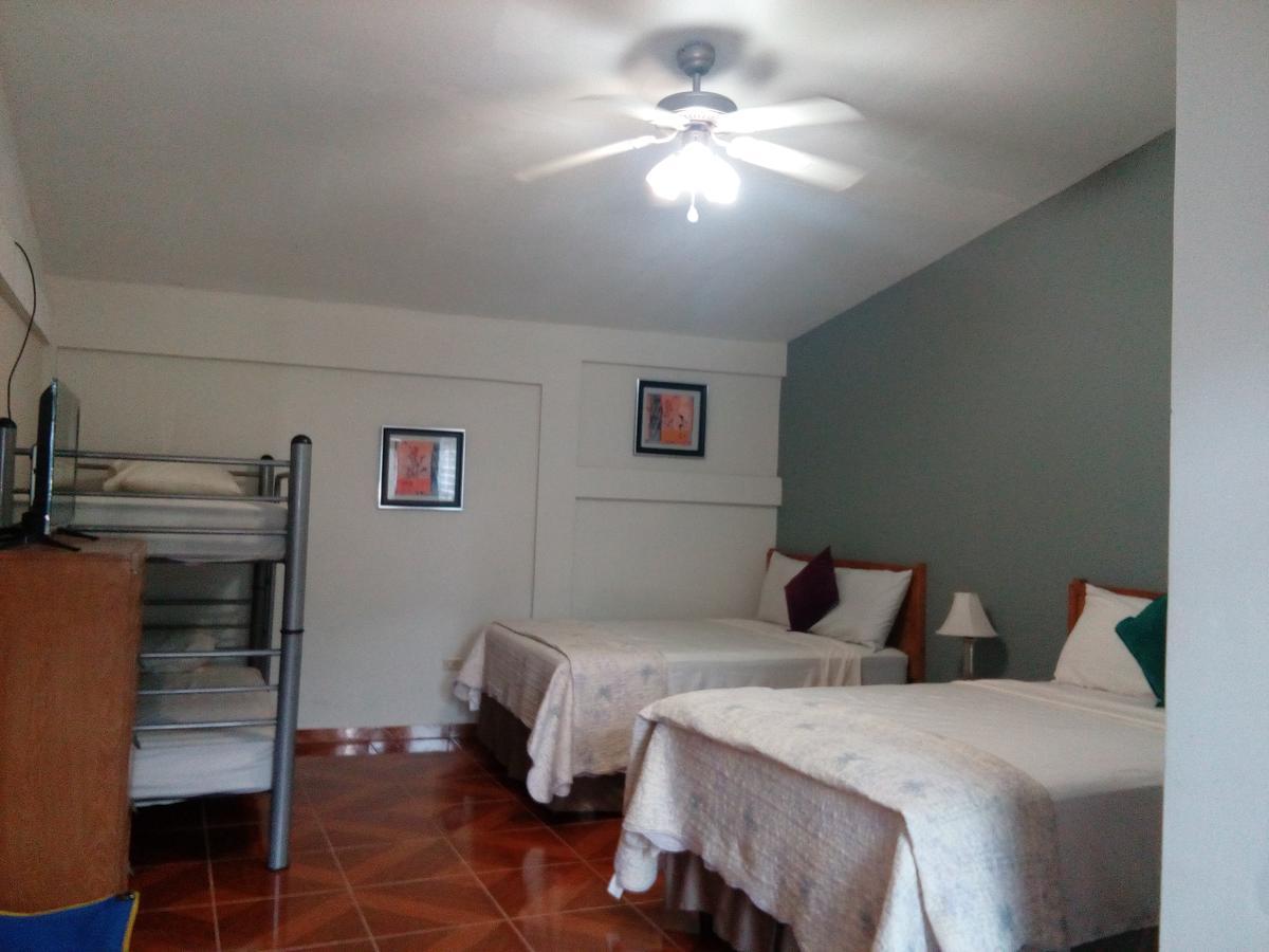 Hostal Vista Del Mar Trujillo Exterior photo